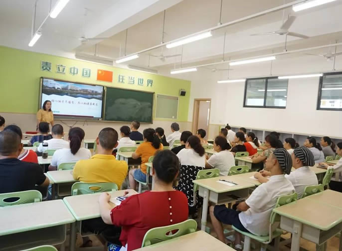 【成都東辰】精心做營養膳食，盡心助健康成長——膳食中心員工培訓今日開始