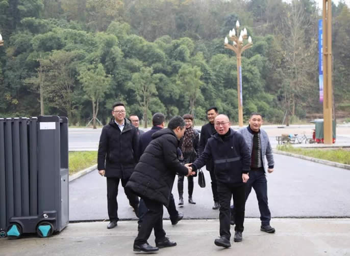 【南部東辰】綿陽東辰教育集團文宏斌副總經理一行蒞臨南部東辰國際學校檢查指導工作